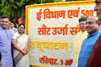 Union Minister Arjun Ram Meghwal inaugurating 500 kW rooftop solar plant and launching NeVA at Delhi Legislative Assembly