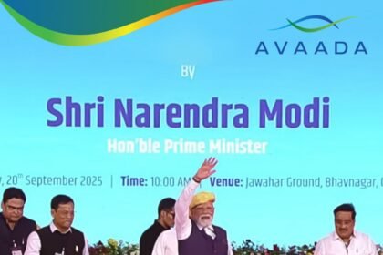 PM Narendra Modi inaugurating Avaada’s 280 MW solar power project in Surendranagar, Gujarat, with Avaada Group Chairman Vineet Mittal