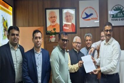 IB Solar leadership team during the MoU signing for 4GW solar cell plant in YEIDA, supporting India’s renewable energy goals.