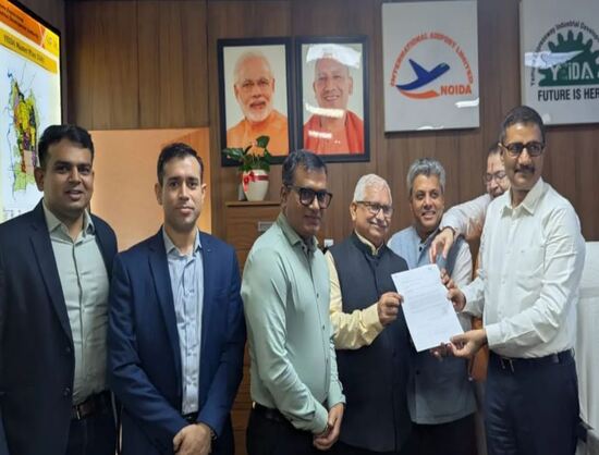 IB Solar leadership team during the MoU signing for 4GW solar cell plant in YEIDA, supporting India’s renewable energy goals.