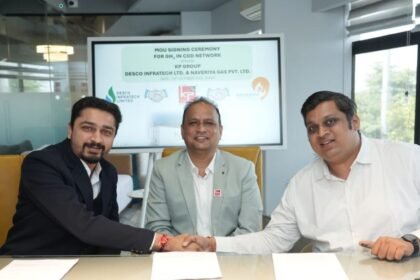 KPI Green Hydrogen, DESCO Infratech, and Naveriya Gas executives sign MoU to explore Green Hydrogen in India’s City Gas Distribution network.