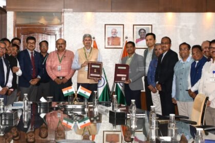 DRDO and SECI officials during MoU signing ceremony at DRDO Bhawan, New Delhi, to develop 300 MW solar energy projects across India.