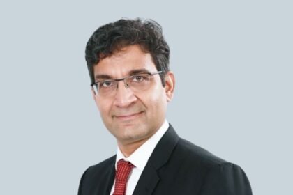 Waaree Energies Q2 FY26 performance chart showing 134% profit growth and new ₹8,175 crore capex investment in renewable energy and storage infrastructure.