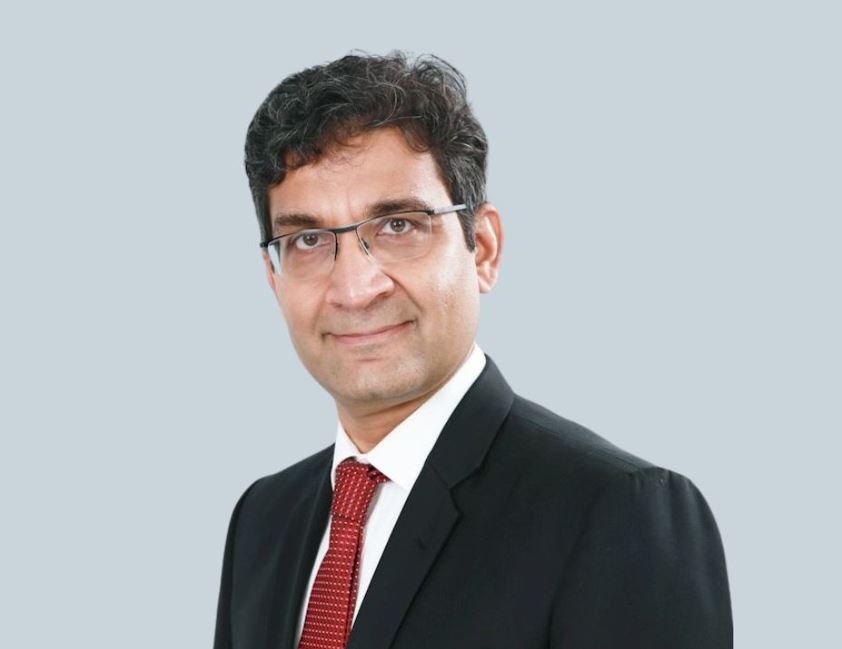 Waaree Energies Q2 FY26 performance chart showing 134% profit growth and new ₹8,175 crore capex investment in renewable energy and storage infrastructure.