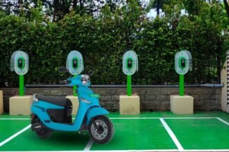 Representatives of Bijliride, DeCharge, and Bolt.Earth announcing a strategic partnership to integrate EV charging networks into the Bijliride mobile app.