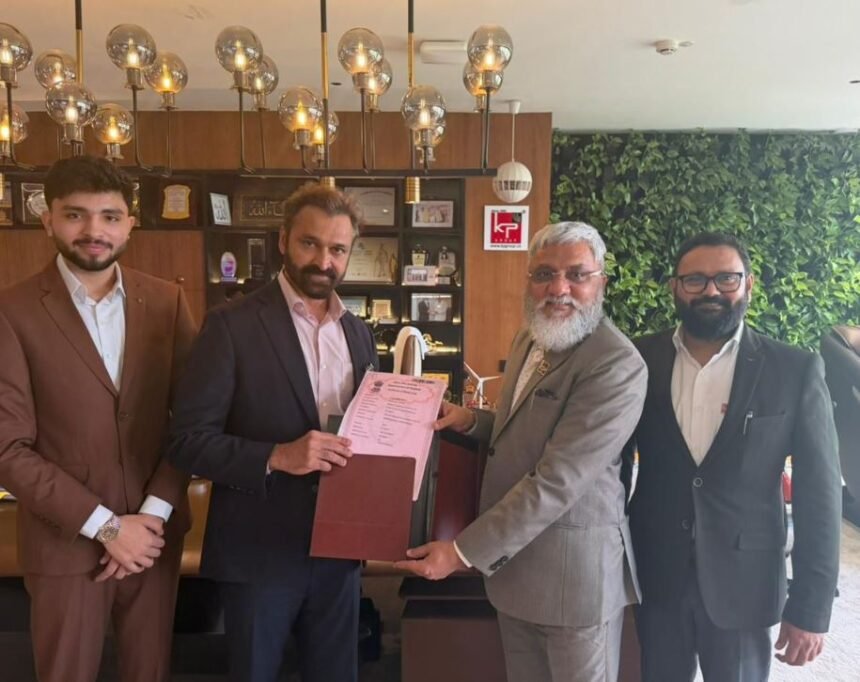 KP Group and Fabtech Group executives signing MoU for global green energy life sciences collaboration.