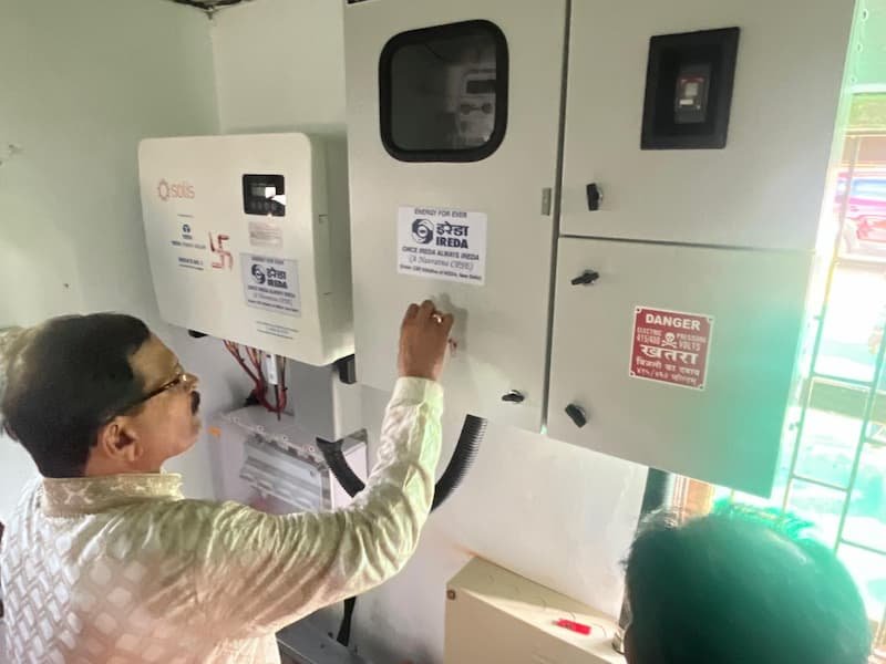 Shripad Naik inaugurating 45 kW solar power system at water pumping station in North Goa under IREDA CSR