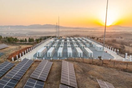 Hindustan Power wins SECI bid to develop a 150 MW solar and 300 MWh battery energy storage project, supporting India’s renewable energy expansion.