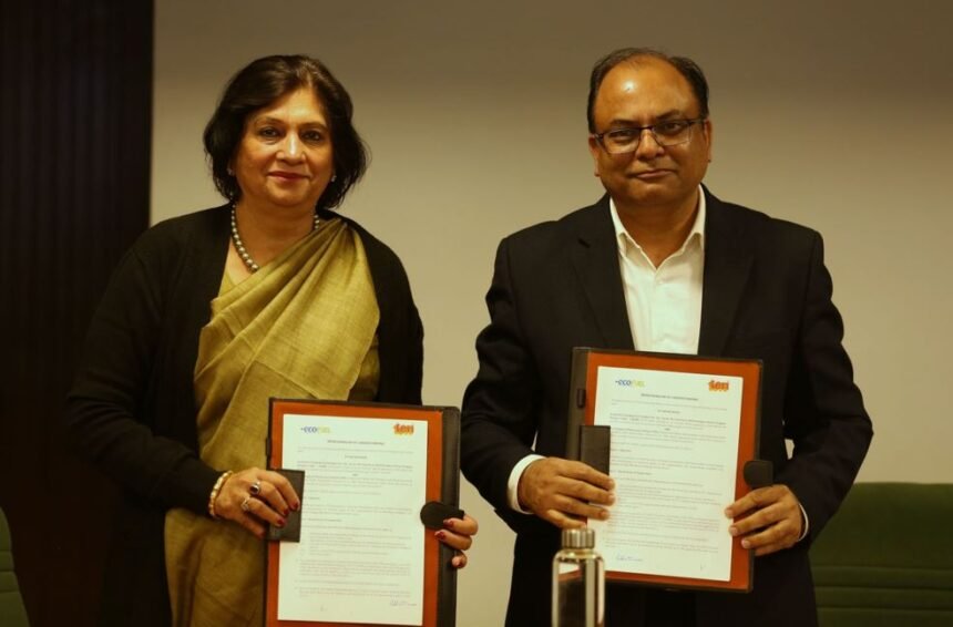 TERI and Ecofuel leaders signing an MoU in New Delhi to collaborate on e-mobility and renewable energy–based EV charging infrastructure development.