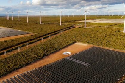 Equinor launches its first hybrid power complex integrating solar and wind energy resources.