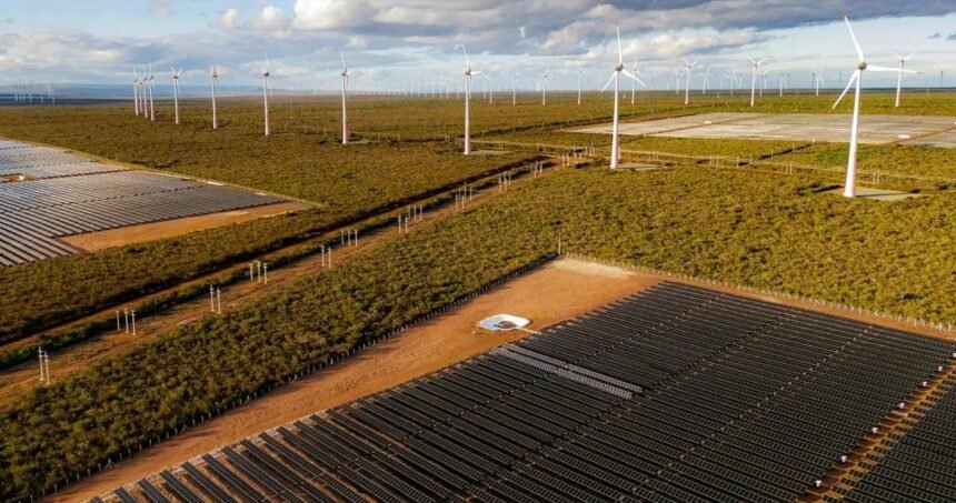 Equinor launches its first hybrid power complex integrating solar and wind energy resources.