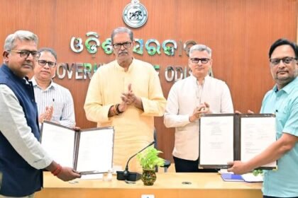Government of Odisha and GEAPP officials signing an MoU to accelerate the state’s clean energy transition.