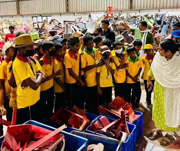 Students visiting MAAV Industries’ Baikampady recycling facility to learn about plastic recycling and sustainability.