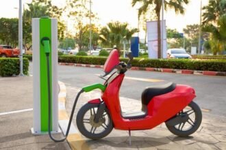 Ministry of Heavy Industries Extends PM E-Drive EV Incentives for Two-Wheelers Till July 2026